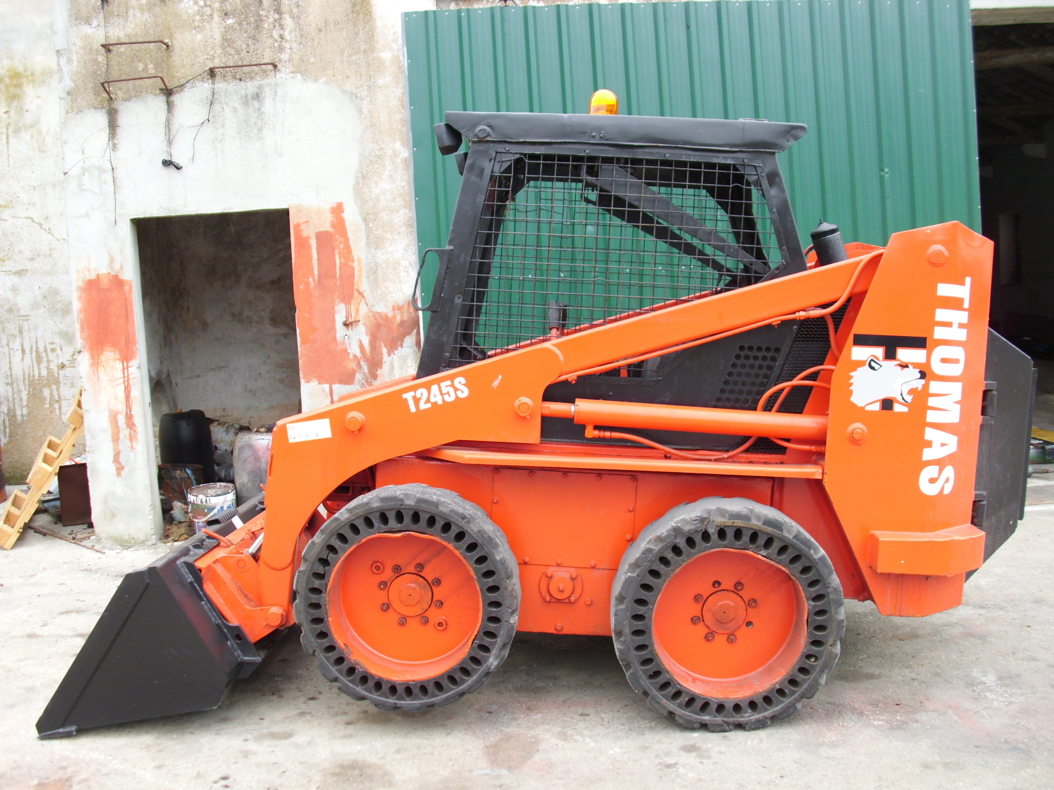 Comércio Máquinas Thomas 245 Skid Steer Loader 240814
